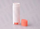 tubes ovales en plastique colorés du baume à lèvres 4.5g faciles d'accomplir le baume à lèvres dedans