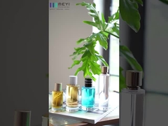 Bouteille de parfum avec bouchon de parfum