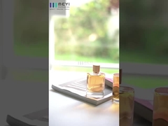 Emballage en verre de bouteille de parfum avec le logo et la fermeture en plastique